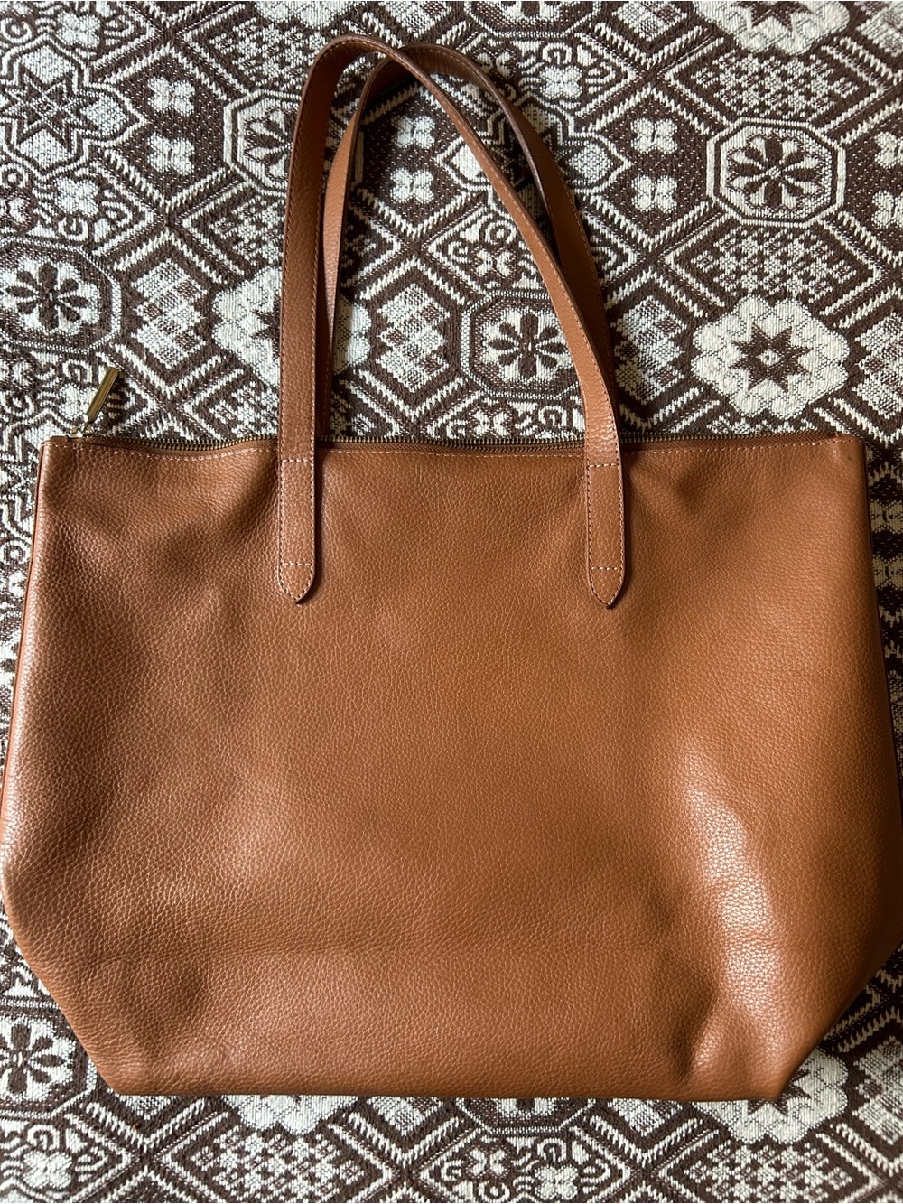 Cuyana Classic Easy Zipper 100% Leather Tote with Gold Hardware